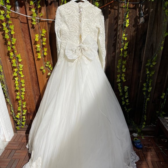 WEDDING DRESS LONG SLEEVE - Picture 2 of 12